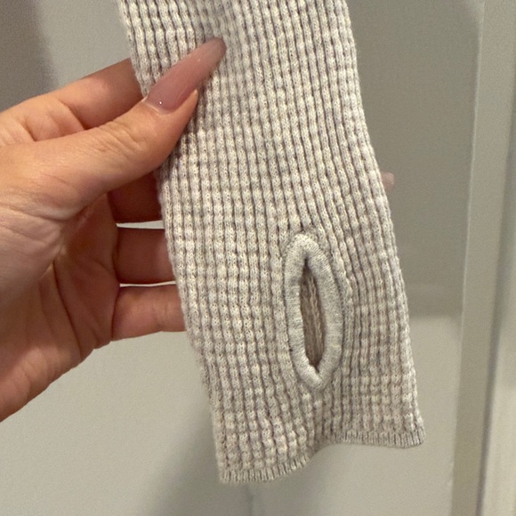 Margaret O'Leary Shirttail Waffle Vneck - Picture 5 of 7